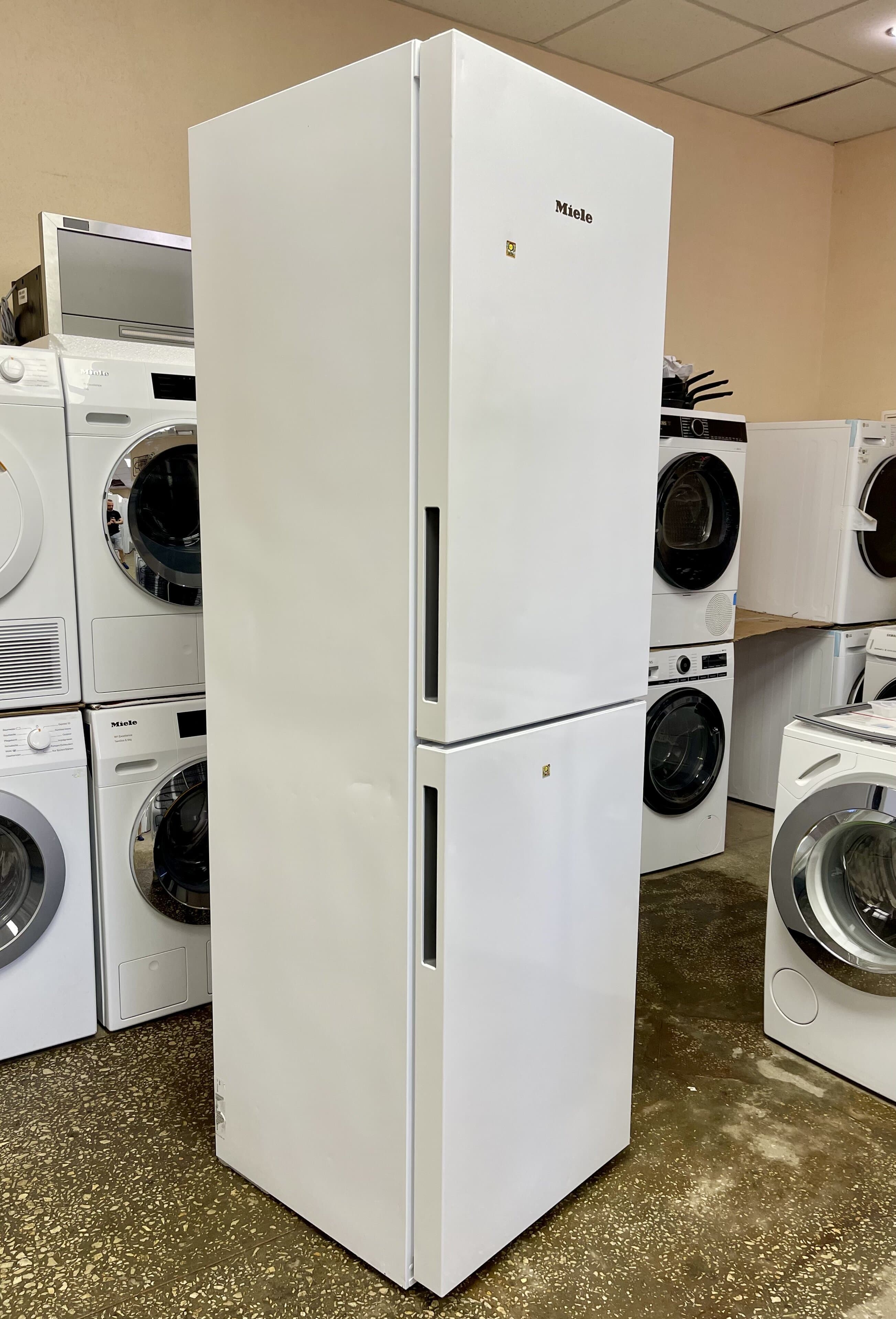 Холодильник Miele KFN 29142 D ws