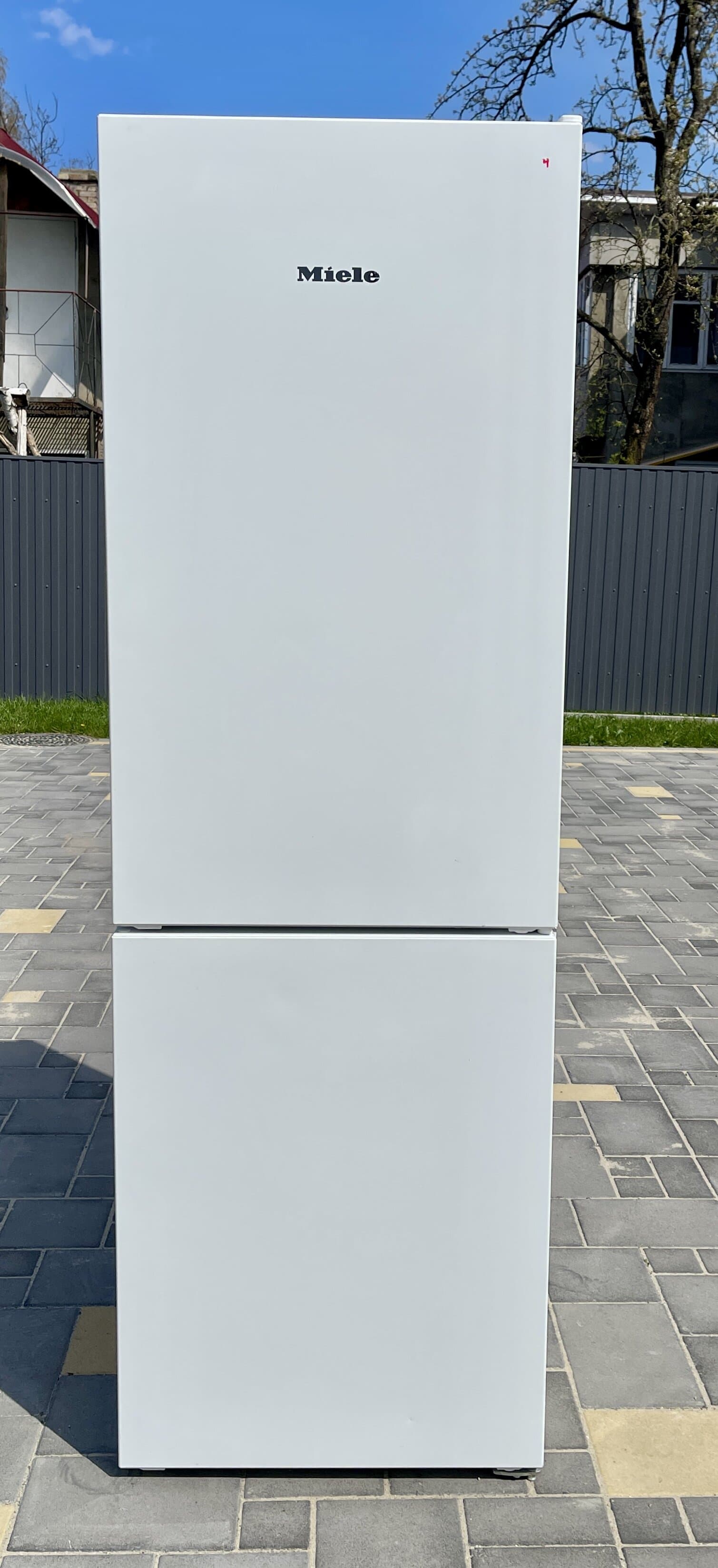 Холодильник Miele KD 28032 ws