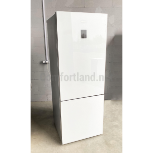 Открыть галерею Холодильник зі скляним фасадом Beko CN147243GW holodilnik-beko-cn147243gw